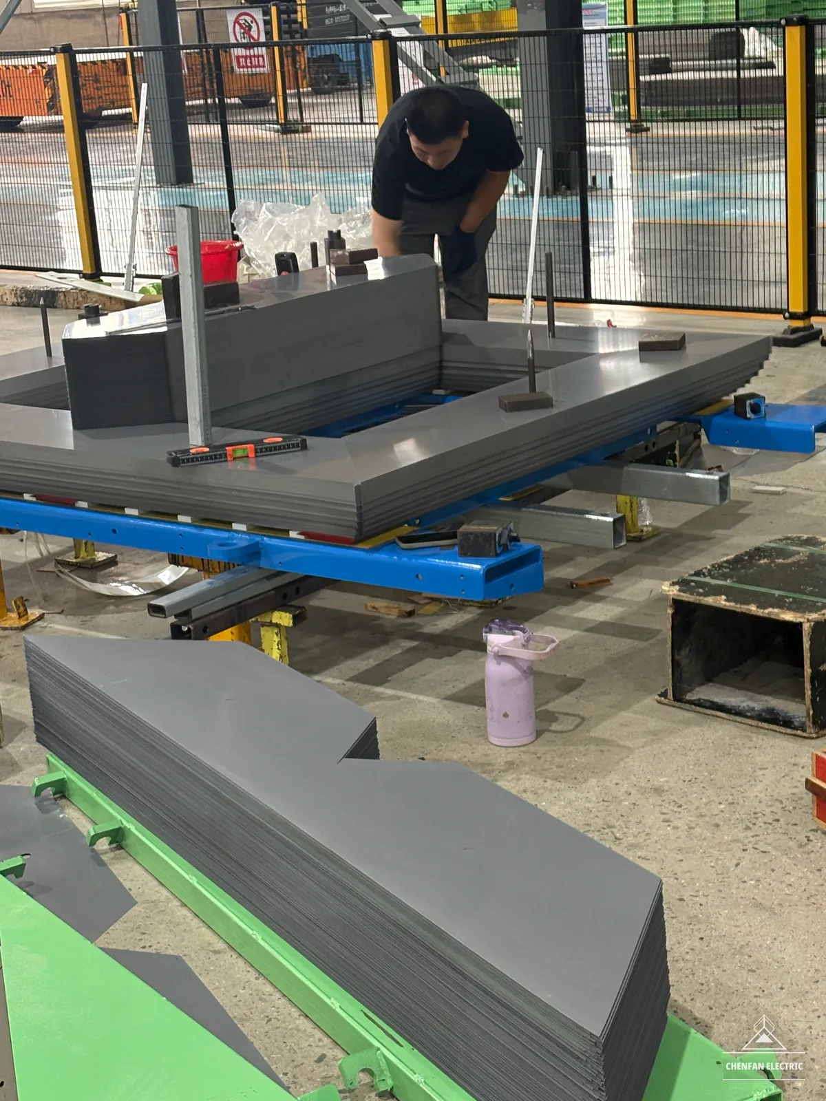 Lamination grouping at the pre-stacking station